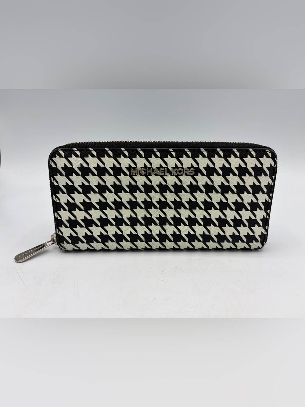 Michael Kors Black and White Houndstooth Zip Clutch Wallet